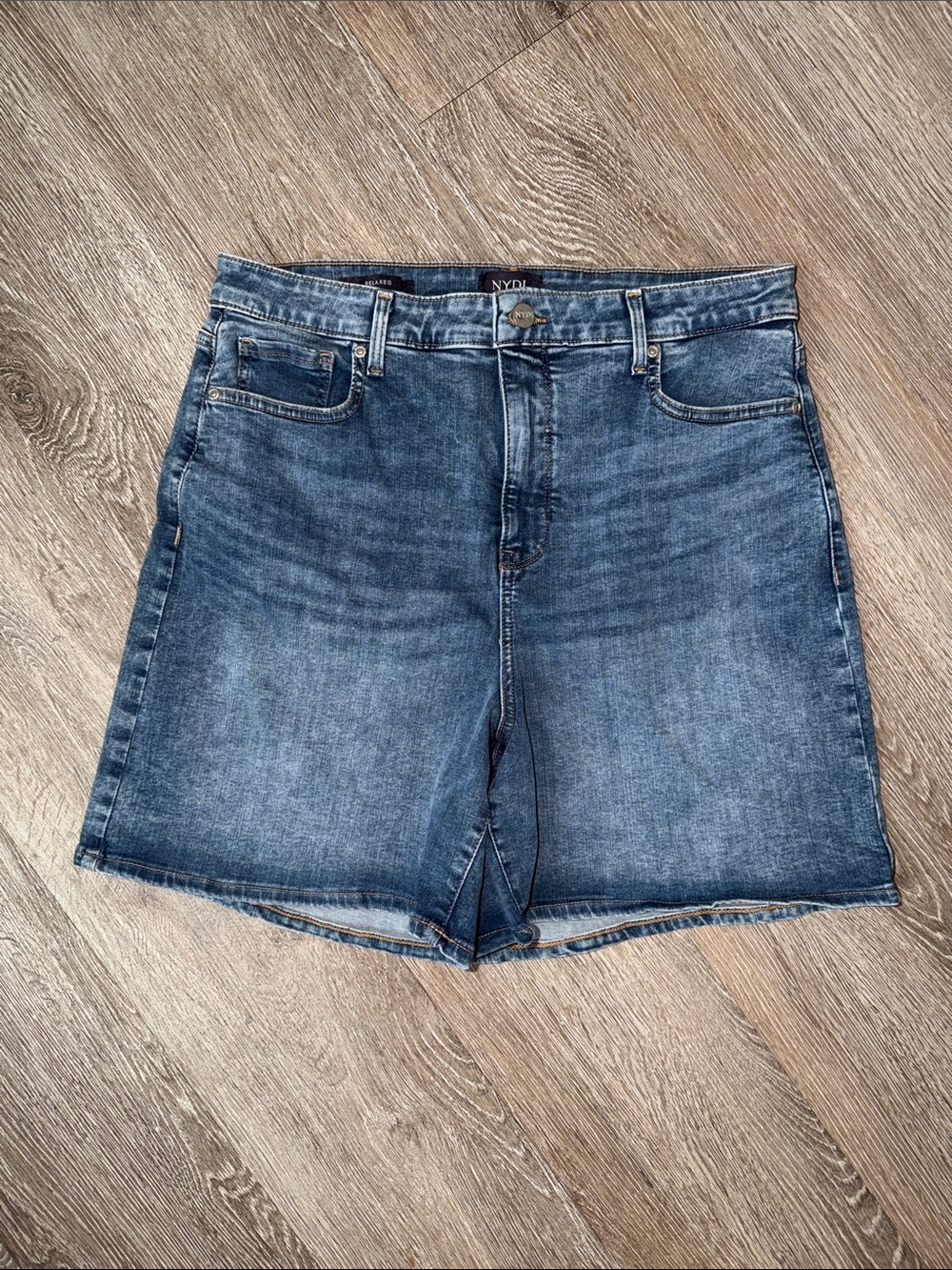 NYDJ relaxed Jean shorts lift tuck Mid Wash Denim Shorts in Blue 14